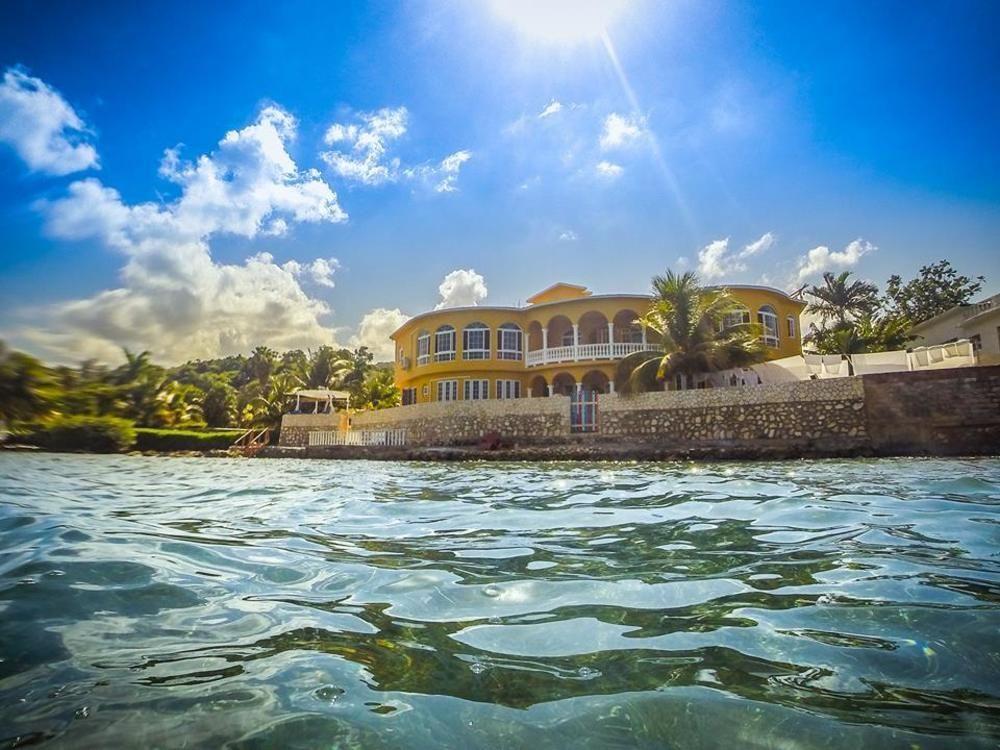 Waters Edge Guest House Montego Bay Esterno foto